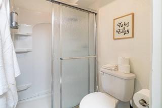 Midtown Getaway: Trendy Studio Heart of Reno - Reno - 7