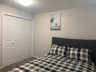 Guest Suite with Queen Bed -Home Away from Home - Regina - 9