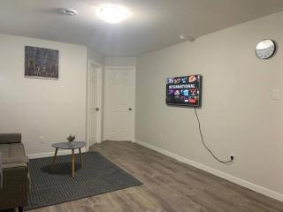 Guest Suite with Queen Bed -Home Away from Home - 7