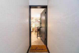 Riverside Glam: Stylish Urban Escape - Reno - 1