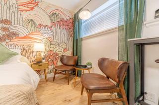 Riverside Glam: Stylish Urban Escape - Reno - 6