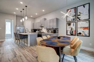Hip Heights Home, 4bd, Location - 5