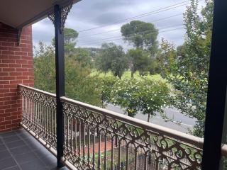 Serene Wagga Townhouse Getaway - Wagga Wagga - 1
