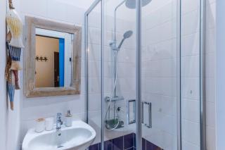 Studio Travel 24M2, 120m Vieux-Port ,Clim , Wifi ,Accès autonome avec code - Marselha - 2
