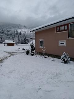 Затишний будиночок біля річки - 5