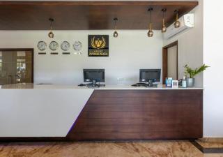 Airport Avenue Plaza - 2