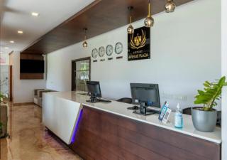 Airport Avenue Plaza - 5