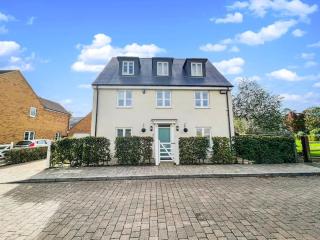 Oxley Comfy House Milton Keynes- Contractors 1st Choice Spacious 6 Bedrooms Group Trips & Weekend Stays Sleeps 14 Free Parking Milton Keynes - Near M1 J14 - 0