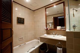 Chatrium Hotel Royal Lake Yangon - 4