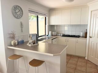 The Scarborough Beach House - Walk to the beach! - Perth - 9