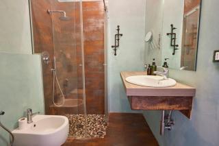 Bright and Peaceful Apartment in Historic Palazzo - Bolonia - 3