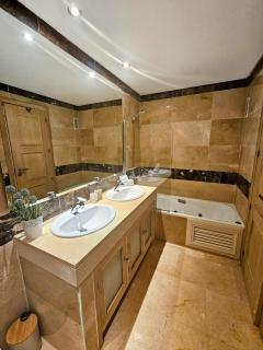 Puerto de la Duquesa, Beachfront Sea views 500m to Beach and Duquesa Marina - Manilva - 1