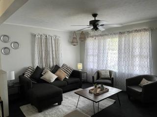 1 king/2queen bd home next to big park - 0