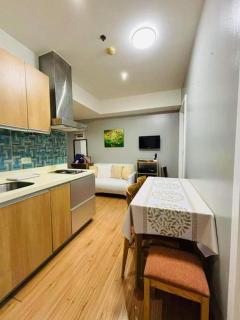 Affordable Cozy Staycation in AZURE! - Manila - 7