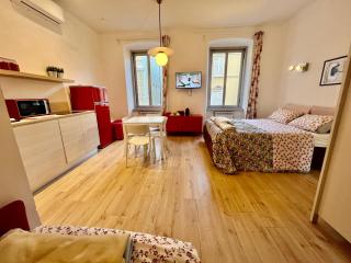 Alla Scalinata del Teatro Rossetti confort suites parcheggio - Triëst - 1