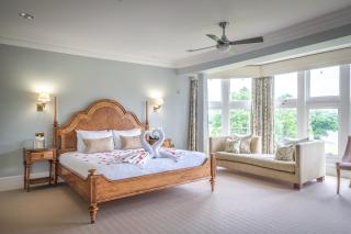 Wivenhoe House Hotel - 4