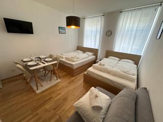 Cozy 5-Person Apartment in Vienna 6 - Wenen - 0