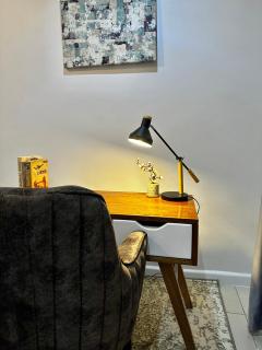 CozyHome 75”TV, 5mints from the Beach & City - 5