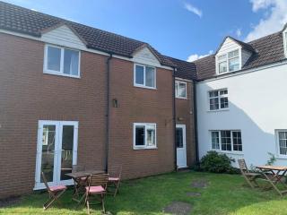 1 Bedroom annex, private bathroom, peaceful area - Claypits - 1