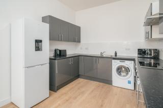 Town Centre apartment - Near Airport & Train Station - 4