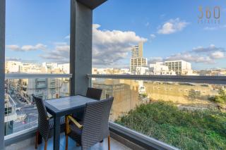 Designer, fully equipped 3BR home in Gzira w/WIFI by 360 Estates - Il-Gżira - 4
