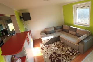 moderno opremljena hiša z odmaknjeno lokacijo - 1