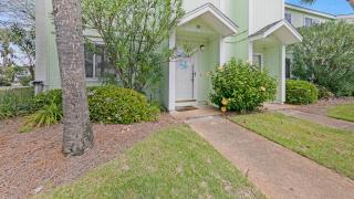 Southbay 60 Lake Front Townhome Short Walk to Private Beach - Destin - 9