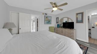 Southbay 60 Lake Front Townhome Short Walk to Private Beach - Destin - 1