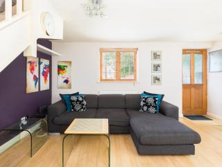 Self Contained 1 Bed Coach House - Pass the Keys - 9