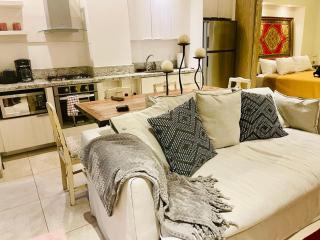 ZENITH Downtown Studio in the heart of Zona Romantica - 3