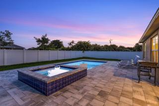 Private Beach and Heated Pool and Spa! - Villa Manatees Paradise - Roelens Vacations - Cape Coral - 7