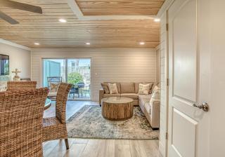 Southbay 101 Completely Remodeled 3 Bedroom Townhome only 30 Yards from the Beach - Destin - 6