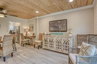 Southbay 101 Completely Remodeled 3 Bedroom Townhome only 30 Yards from the Beach - Destin - 2