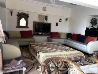 Sealink view Apartment next to Hinduja Hospital - 9