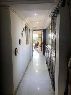 Sealink view Apartment next to Hinduja Hospital - Mumbai - 2