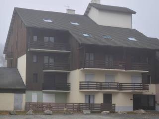 Studio Cabine Cozy avec Terrasse, Parking, et Casier à Ski - Idéal Famille de 4 à Bolquère - FR-1-592-43 - Bolquere Pyrenees 2000 - 2
