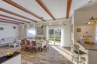 Villa Agri with large Garden and Pool near Pula - Loborika - 1