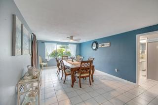Bright Fort Myers Home with Pool - 9 Mi to Beach! - 4