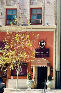 Brand Plaza Hotel - Glendale - 0