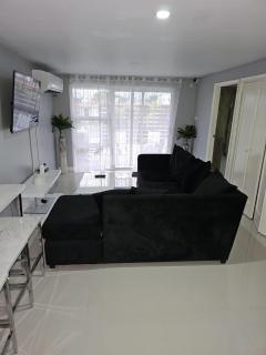 Charming 3-Bed Apartment in Portmore with pool - Portmore - 9