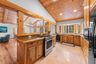 Tahoe Grand on the West Shore - Pet Friendly & Hot Tub! - Homewood - 2