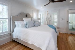 Magnolia Honeymoon Cottage - Santa Rosa Beach - 3