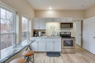 Lake Ozark Apartment with Balcony Less Than 1 Mi to Water! - Lake Ozark - 3