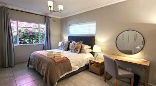 Spacious 2 bedroom Apartment - Harbour views - 3