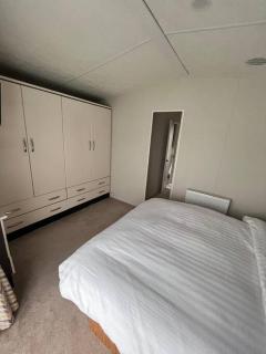 Cosy family farm static caravan - 9