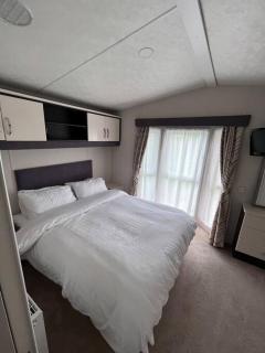 Cosy family farm static caravan - - 2