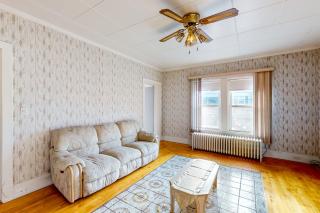 4BR Centrally Located Home - Hot Tub and Pool Table - 7