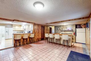 4BR Centrally Located Home - Hot Tub and Pool Table - 6