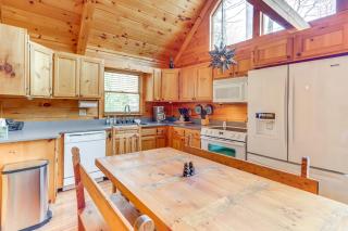 Peaceful Cabin with Hot Tub 11 Mi to Blue Ridge! - Epworth - 4