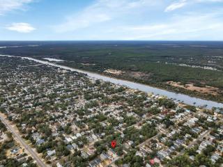 Coastal 3BD Bungalow One Block from Scenic Walkway - Oak Island - 8